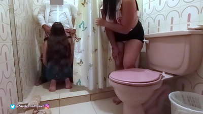 Medicinska sestra pronašla doktora kako jebe pacijenta u bolničkom kupatilu / 1. DIO / NicoleLondrawer / Chiquicandy